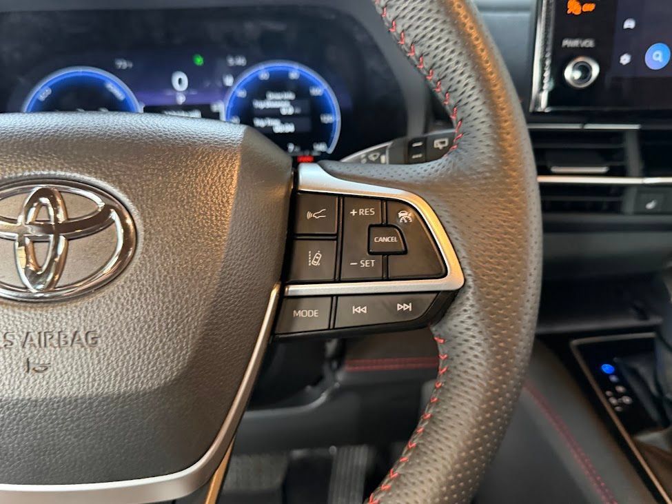 Used 2025 Toyota Sienna XSE AWD/4WD image 20