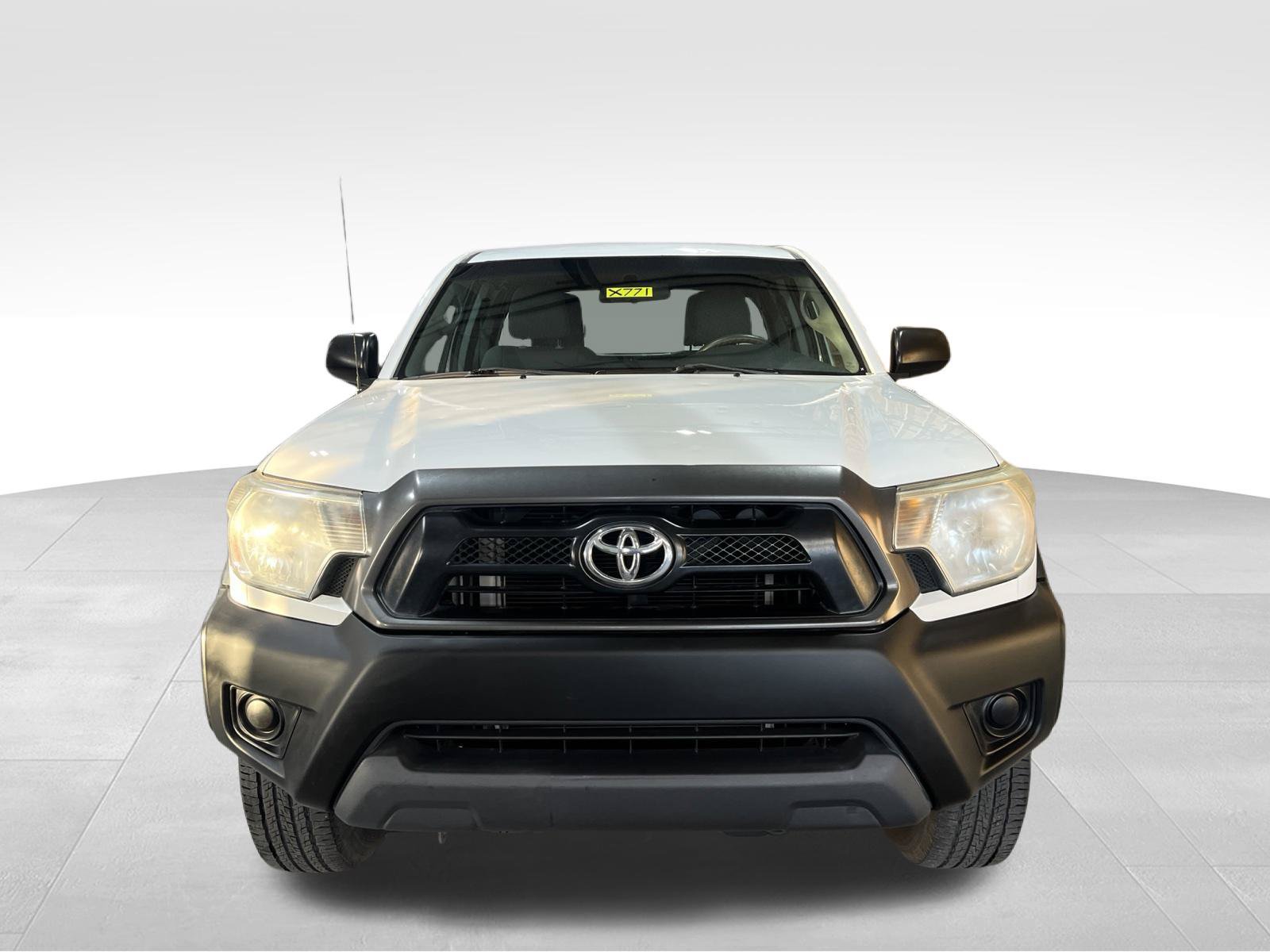 Used 2014 Toyota Tacoma PreRunner RWD image 2