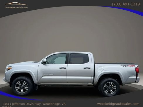 Used 2019 Toyota Tacoma TRD Sport AWD/4WD image 3