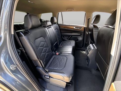Used 2025 Volkswagen Atlas SE FWD image 17