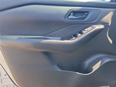Used 2024 Nissan Rogue S FWD image 18