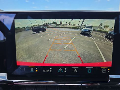 Used 2023 Chevrolet Silverado 1500 ZR2 AWD/4WD image 19