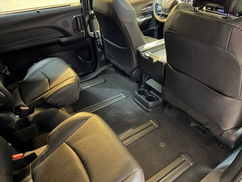 Used 2023 Toyota Sienna XSE FWD image 44