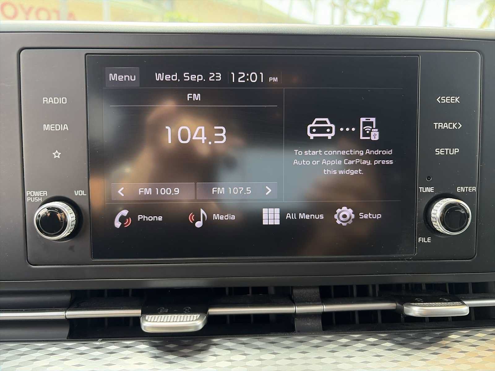 Used 2024 Kia Carnival LX FWD image 12