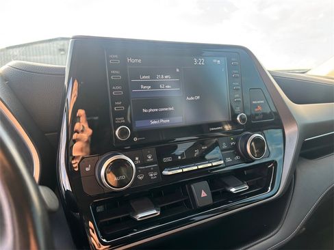 Used 2022 Toyota Highlander XLE image 22