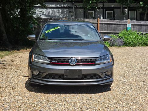 Used 2017 Volkswagen Jetta GLI FWD image 2