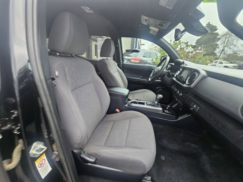Used 2019 Toyota Tacoma TRD Off-Road image 8