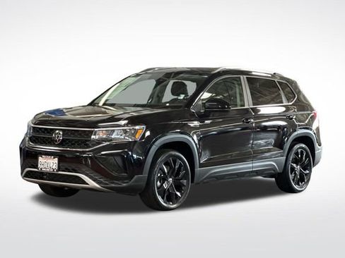 Certified 2023 Volkswagen Taos SE w/ Black Wheel Package image 10