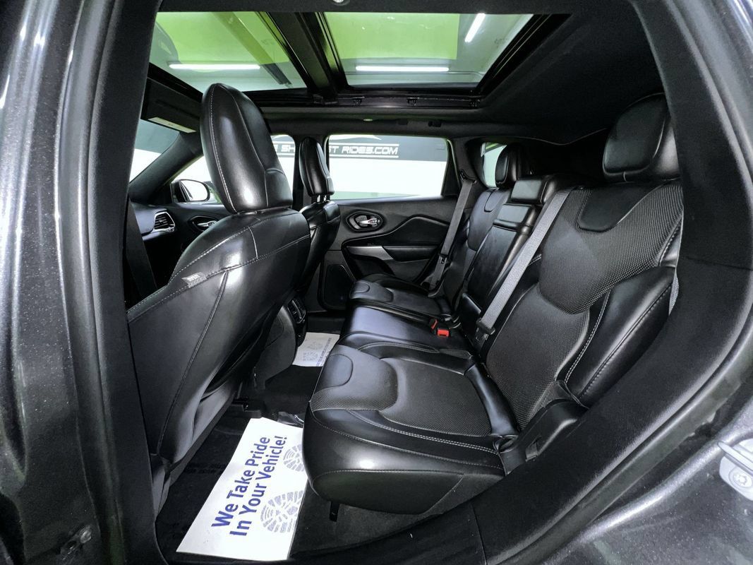 Used 2019 Jeep Cherokee High Altitude AWD/4WD image 28