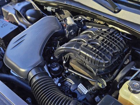 Used 2023 Chrysler 300 S image 38