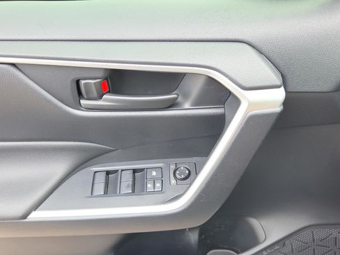 Certified 2022 Toyota RAV4 LE image 22