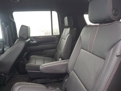 Used 2022 Chevrolet Suburban RST image 11