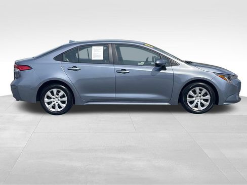 Used 2025 Toyota Corolla LE image 2