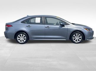 Used 2025 Toyota Corolla LE video 2