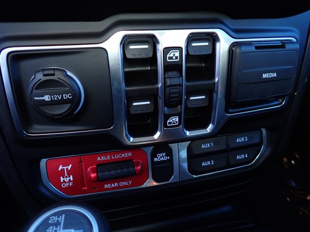 Used 2021 Jeep Gladiator Mojave w/ Cold Weather Group AWD/4WD image 17