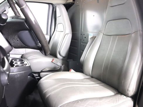Used 2017 Chevrolet Express 2500 RWD image 28