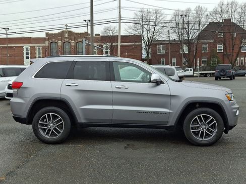 Used 2018 Jeep Grand Cherokee Limited w/ Trailer Tow Group IV image 7