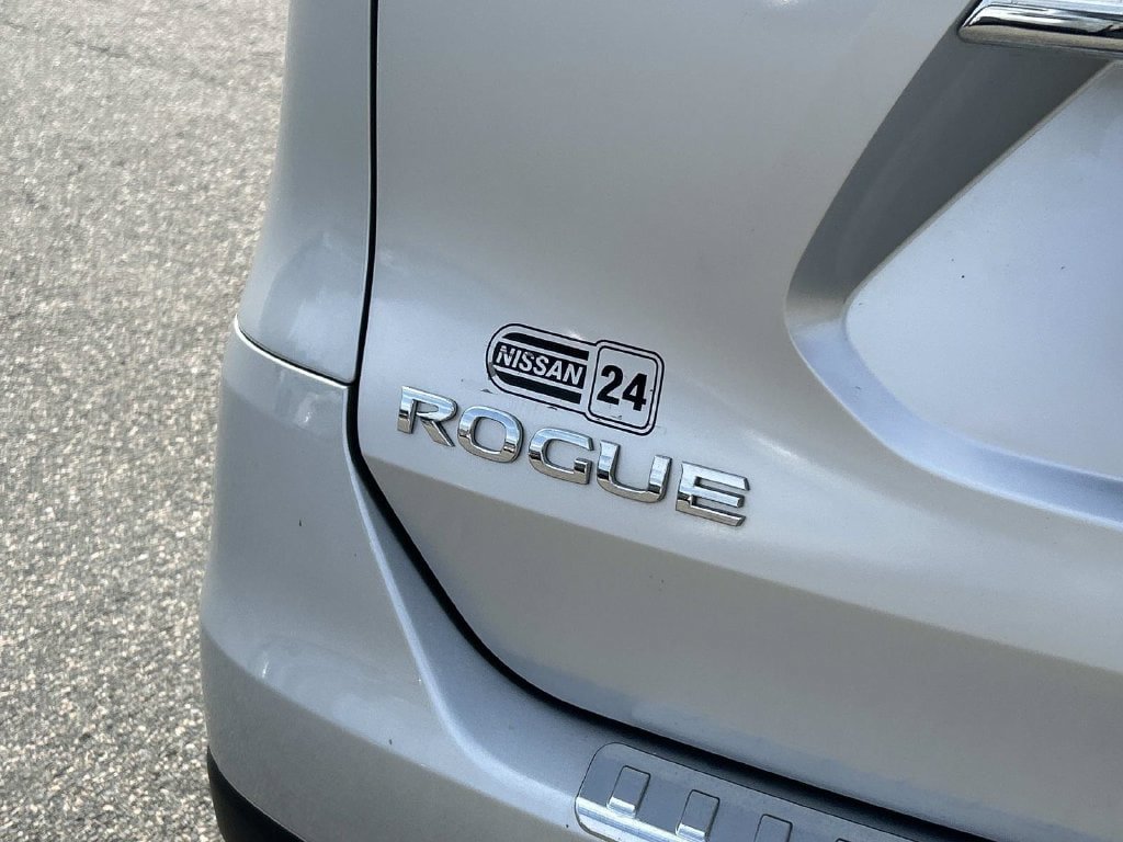 Used 2015 Nissan Rogue SV AWD/4WD image 13