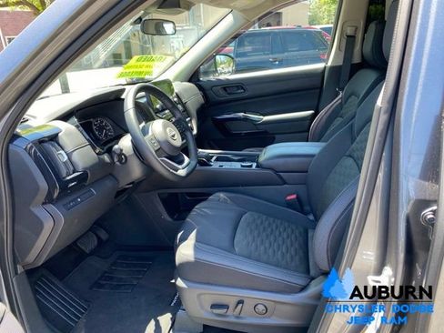 Used 2024 Nissan Pathfinder SV AWD/4WD image 36