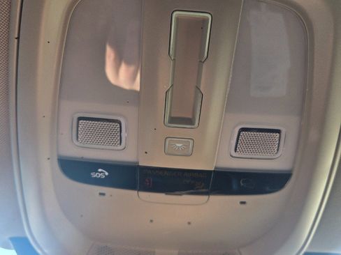 Used 2024 Volvo XC90 B6 Ultimate w/ Protection Package Premier image 19