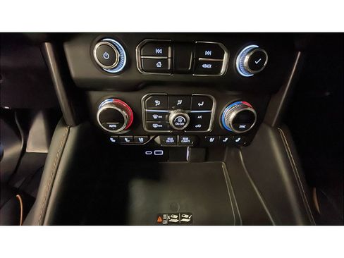 Used 2024 GMC Yukon XL AT4 w/ AT4 Premium Package AWD/4WD image 14