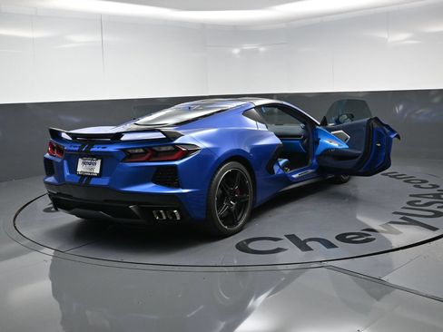 Used 2022 Chevrolet Corvette Stingray Premium Cpe w/ Z51 Performance Package RWD image 32