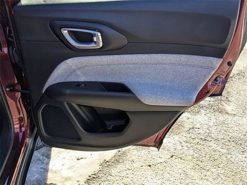 Certified 2022 Jeep Compass Latitude image 24