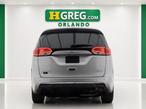 Used 2020 Chrysler Pacifica Limited FWD image 8