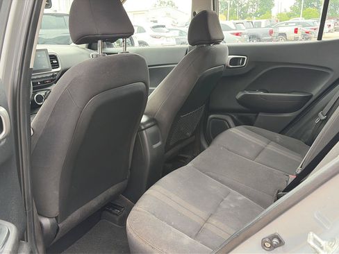 Used 2020 Hyundai Venue SEL FWD image 4
