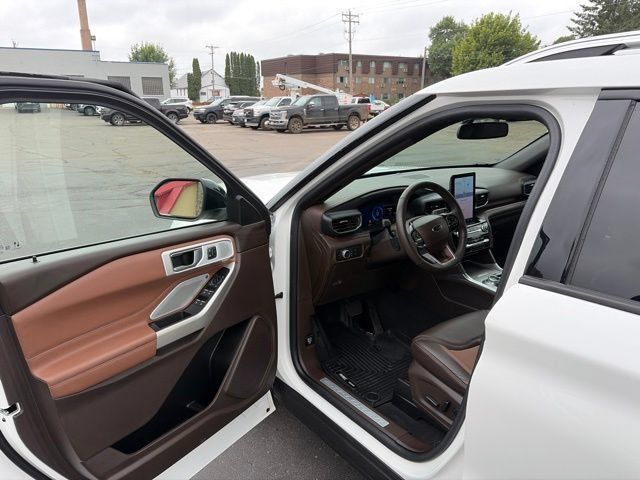 Used 2022 Ford Explorer King Ranch w/ Premium Technology Package AWD/4WD image 9