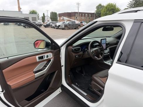 Used 2022 Ford Explorer King Ranch w/ Premium Technology Package AWD/4WD image 9