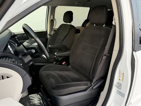 Used 2017 Dodge Grand Caravan SE w/ Power Window Group image 13