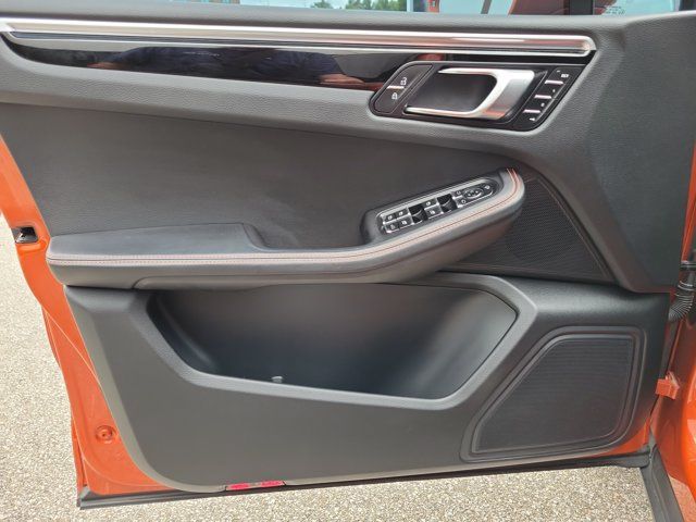 Certified 2023 Porsche Macan AWD/4WD image 26