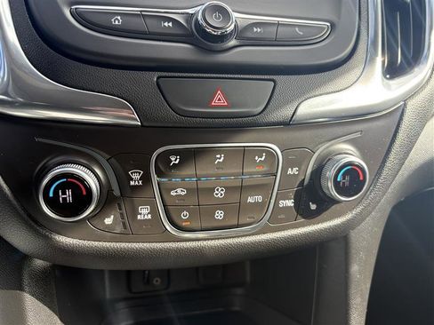 Used 2018 Chevrolet Equinox LT image 15