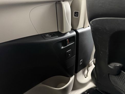 Used 2020 Chrysler Pacifica Limited w/ 8-pass Seating Package image 43