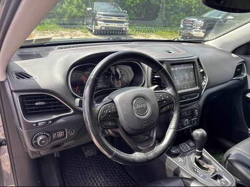 Used 2019 Jeep Cherokee Trailhawk w/ Comfort/Convenience Group AWD/4WD image 11