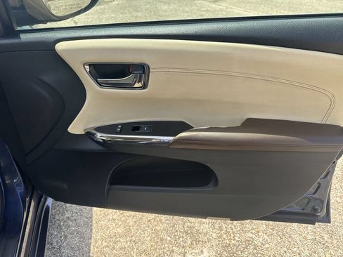 Used 2017 Toyota Avalon XLE Plus FWD image 32