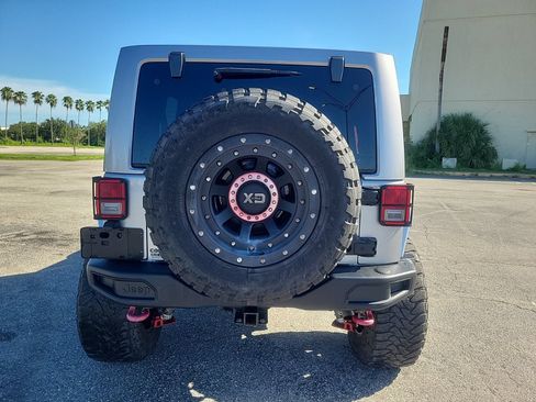 Used 2018 Jeep Wrangler Unlimited Rubicon AWD/4WD image 8