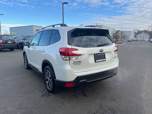 Used 2023 Subaru Forester Premium image 4
