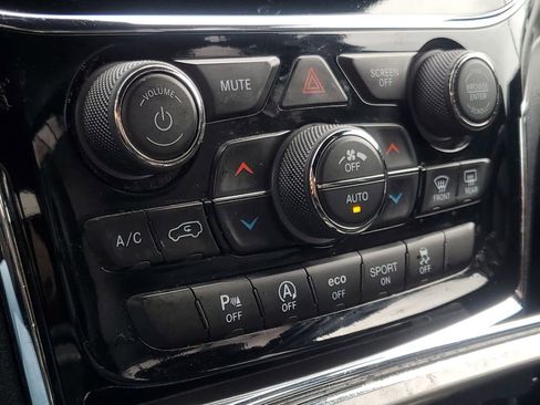 Used 2019 Jeep Grand Cherokee Limited image 27