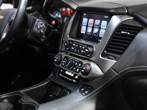 Used 2019 Chevrolet Suburban LT image 19