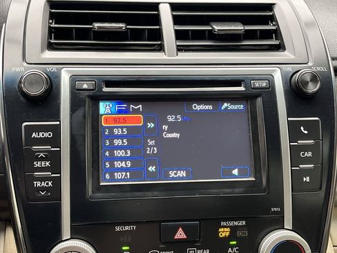 Used 2012 Toyota Camry LE FWD image 5