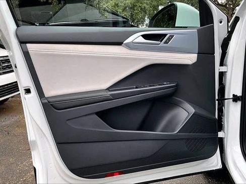 New 2026 Volkswagen Taos SE image 10