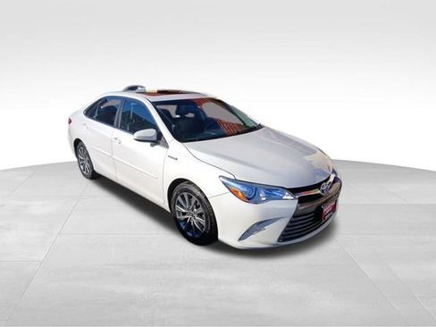 Used 2015 Toyota Camry XLE w/ Moonroof Package image 3