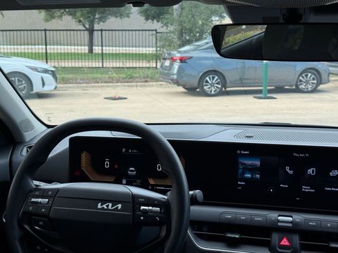 Used 2025 Kia K4 FWD image 36