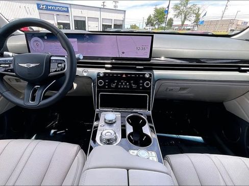 Certified 2025 Genesis GV80 2.5T Standard AWD/4WD image 15