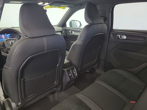 Used 2025 Volvo XC40 B5 Plus image 14