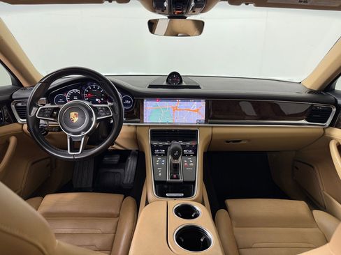 Used 2019 Porsche Panamera image 17