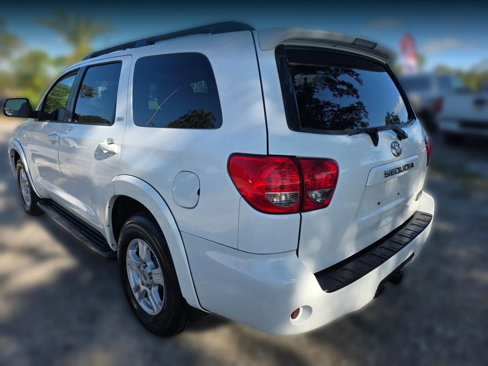 Used 2015 Toyota Sequoia SR5 w/ Premium Package RWD image 7