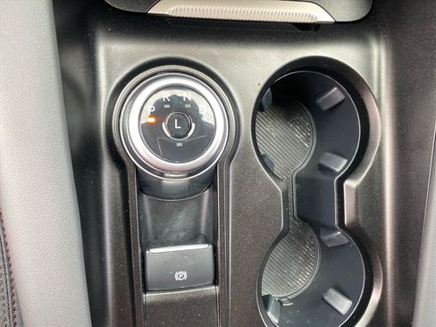 Used 2025 Ford Explorer Active AWD/4WD image 12